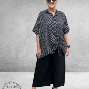 Frenzi Blouse Zwart Streep Asymmetrisch