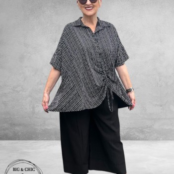 Frenzi Blouse Zwart Streep Asymmetrisch