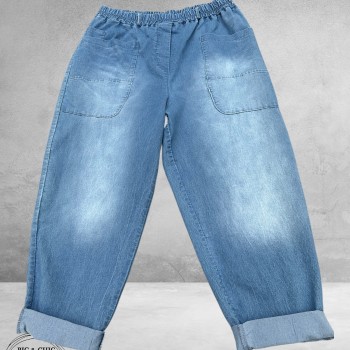 Frenzi Jeans Mom Model