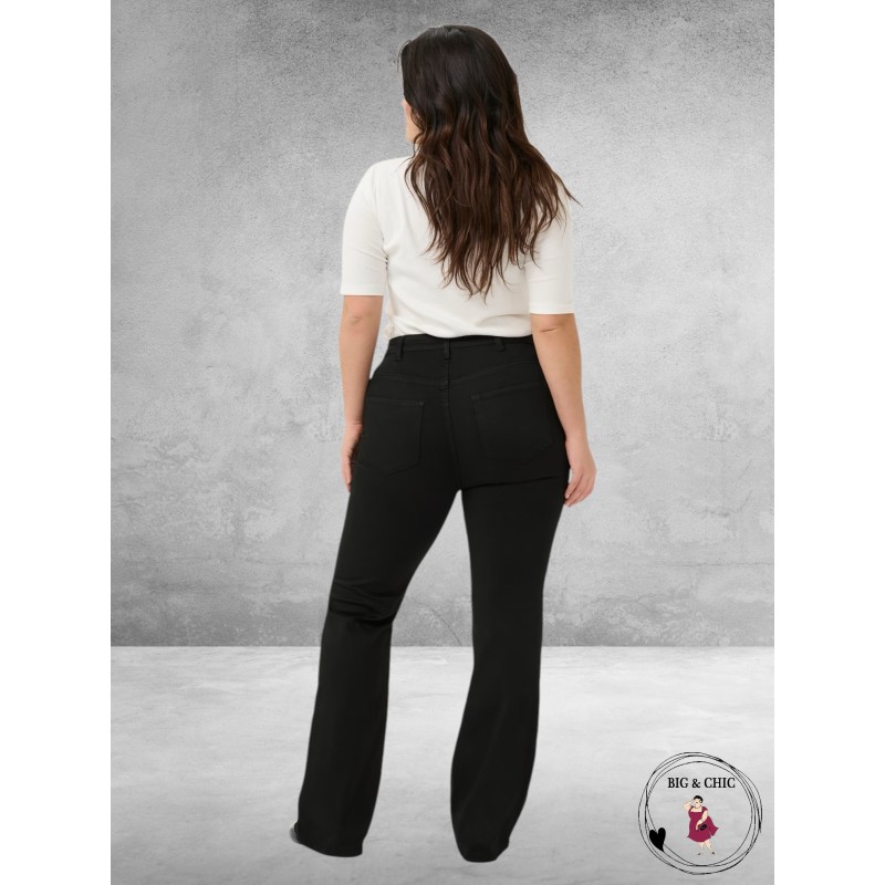 KAFFE CURVE Bootcut Jeans Dina Zwart