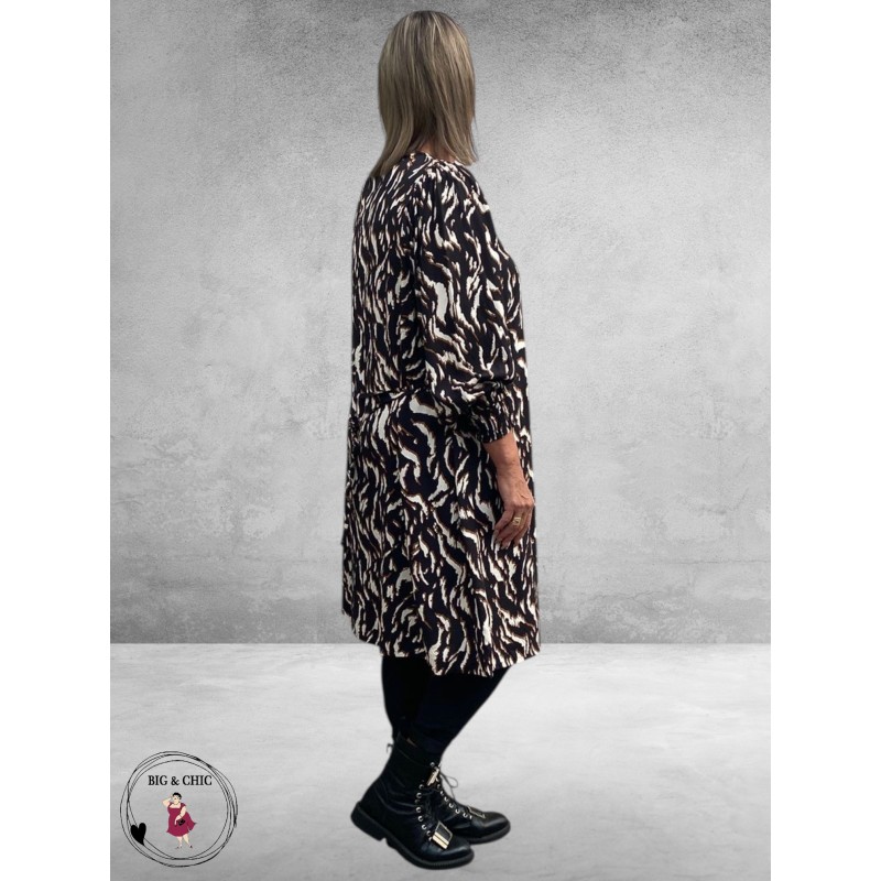 KAFFE CURVE Jurk Milina Black/Brown Graphic Print