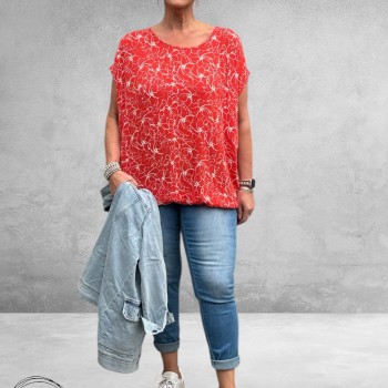 Kaffe Curve – Shirt Vilana - Poppy Red met Chalk Flowers