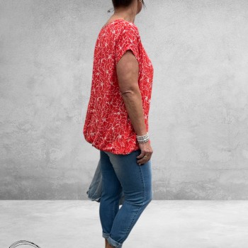 Kaffe Curve – Shirt Vilana - Poppy Red met Chalk Flowers