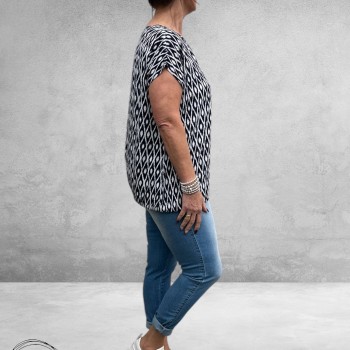 Kaffe Curve – Shirt Vilana - Midnight Blue-Chalk Graphic