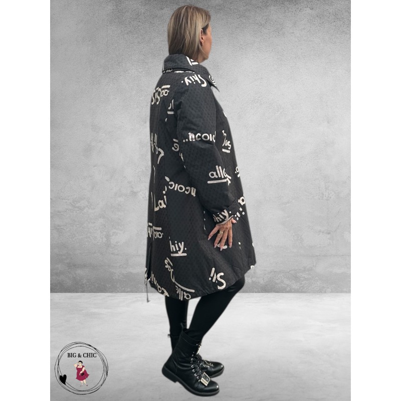 SINNE DESIGN Jas Zwart Letters Beige