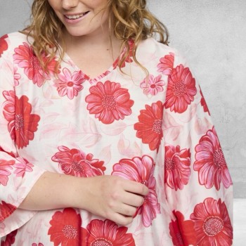 Studio Tuniek Camilla Wit met Rode Bloemen