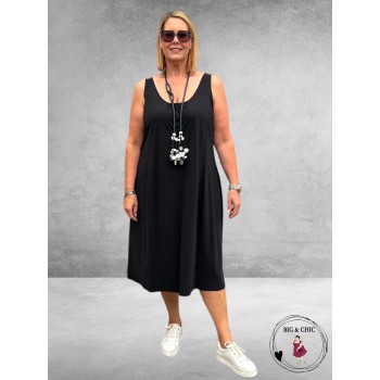 PLUS BASICS Mouwloze Jurk Zwart