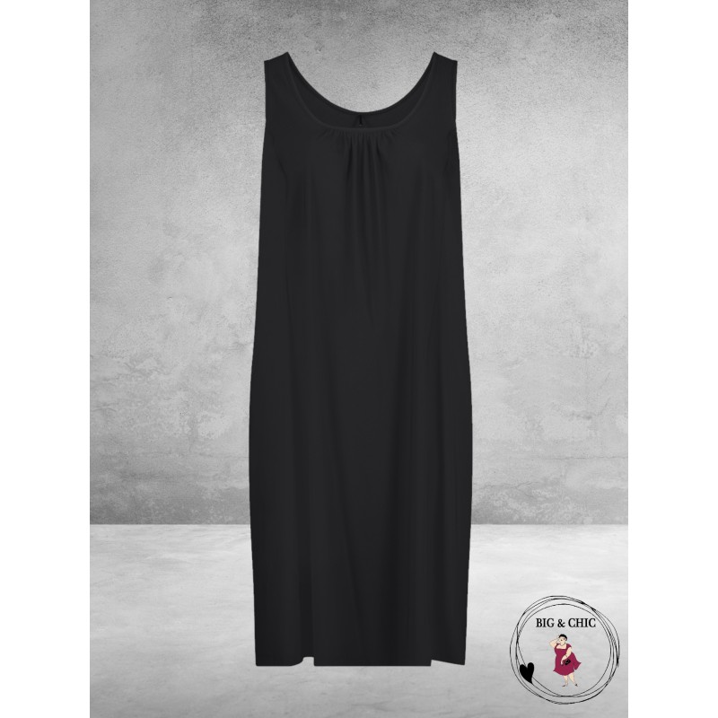 PLUS BASICS Mouwloze Jurk Zwart